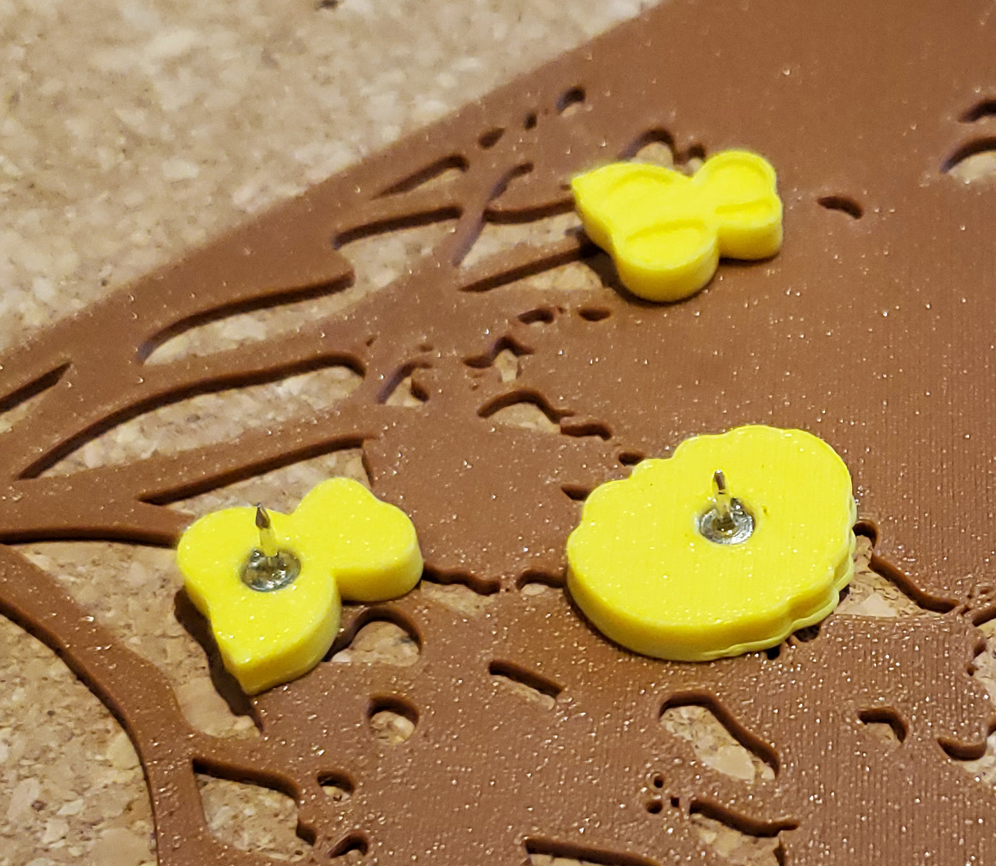 Tree Accent with Bumblebee & Hive Pins