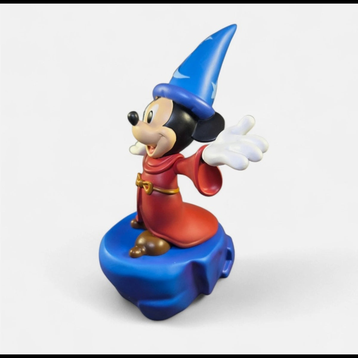 2026 D23 Gold Member Complete Kit – Sorcerer Mickey Statue, Sealed Lorcana Promo, Collector's Pin & Magnet